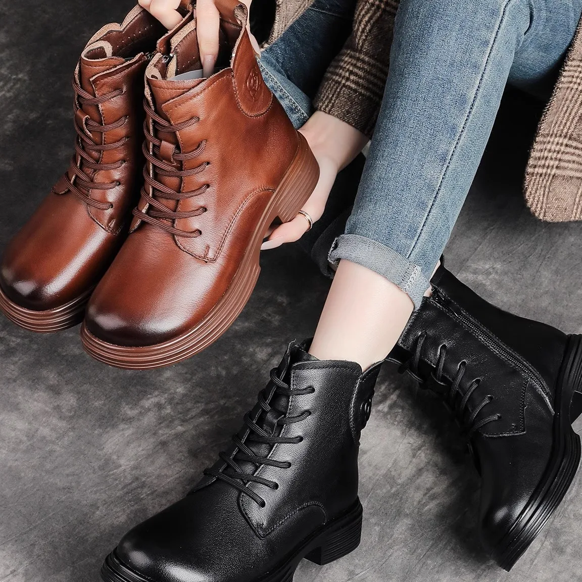 British Style Boots Medium Tube Leather Boots Genuine Cowhide Thick Heel Boots round Toe Rubber Outsole Winter Boots
British Style Boots Medium Tube Leather Boots Genuine Cowhide Thick Heel Boots round Toe Rubber Outsole Winter Boots