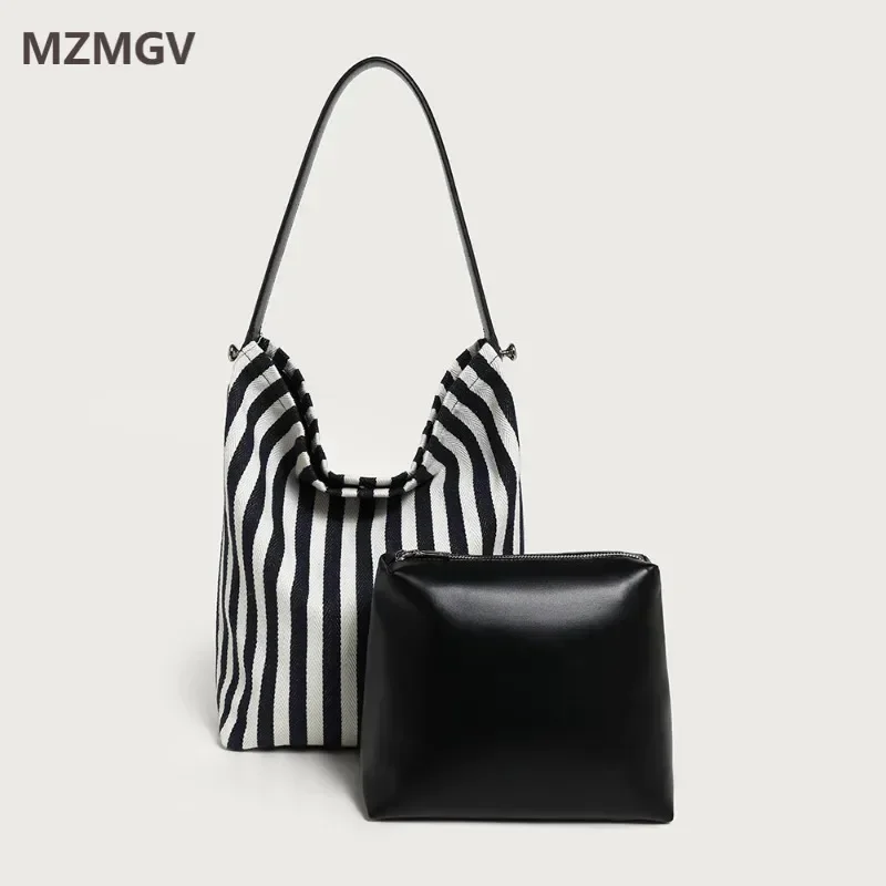 Black and White Striped Canvas Bag Design Large Capacity Trendy Striped Women's Shoulder Bag New Commuting Handbag for Female
Black and White Striped Canvas Bag Design Large Capacity Trendy Striped Women's Shoulder Bag New Commuting Handbag for Female