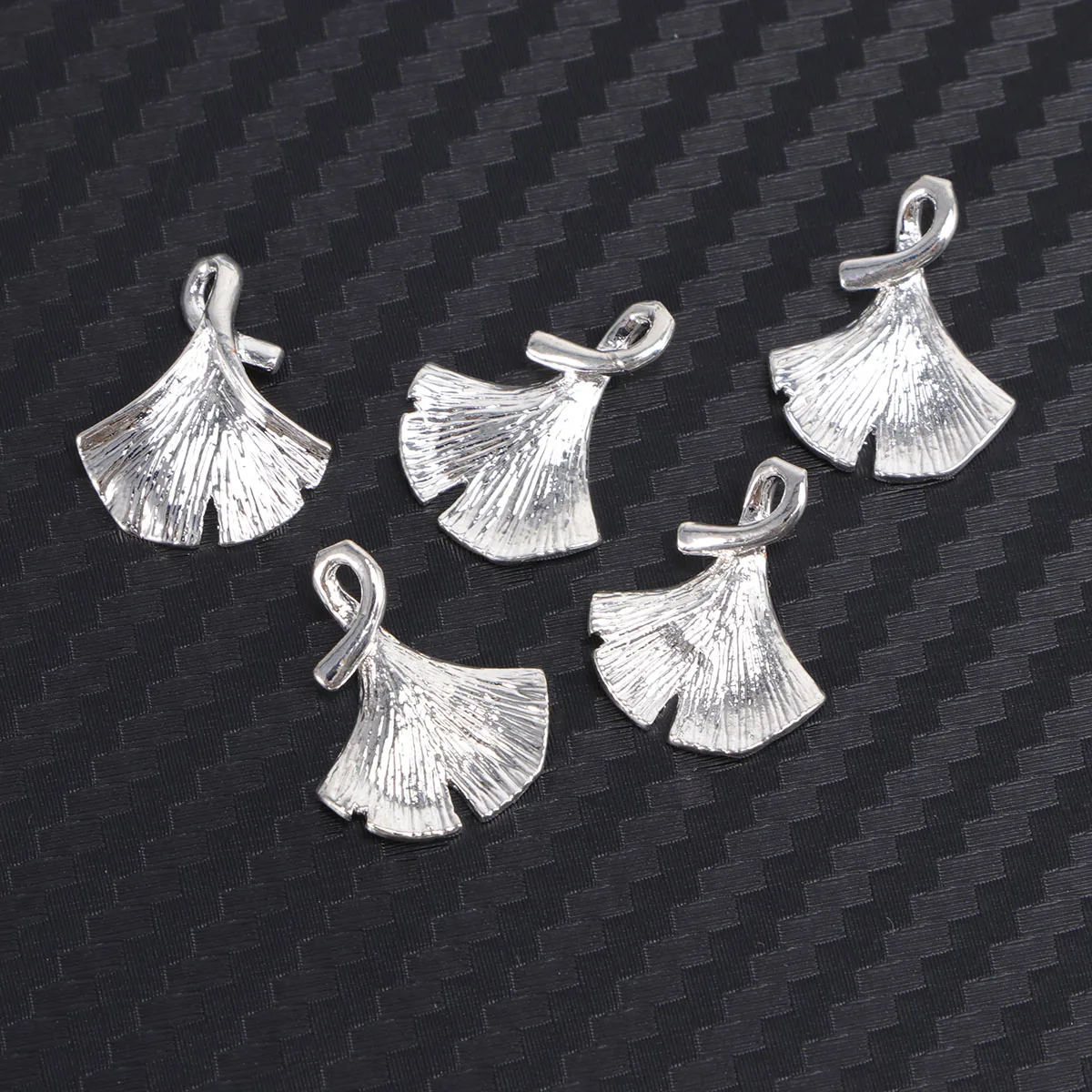 5 Pcs Metal Ginkgo Leaf Pendant Beads Charm DIY Jewelry Making Accessories for Necklace Bracelet Earrings Crafts
5 Pcs Metal Ginkgo Leaf Pendant Beads Charm DIY Jewelry Making Accessories for Necklace Bracelet Earrings Crafts