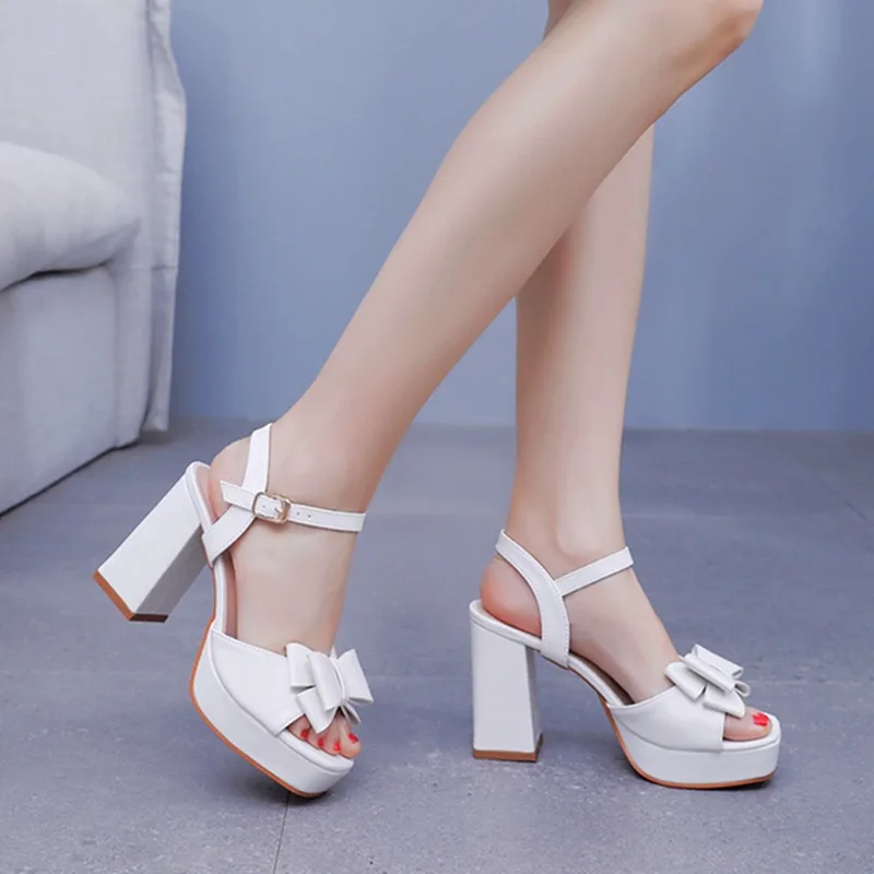 2025 Hot Selling New 9cm Thick Heel Waterproof Platform Sandals Round Head Root Straw Sandals White Bow Lolita Sandals
2025 Hot Selling New 9cm Thick Heel Waterproof Platform Sandals Round Head Root Straw Sandals White Bow Lolita Sandals