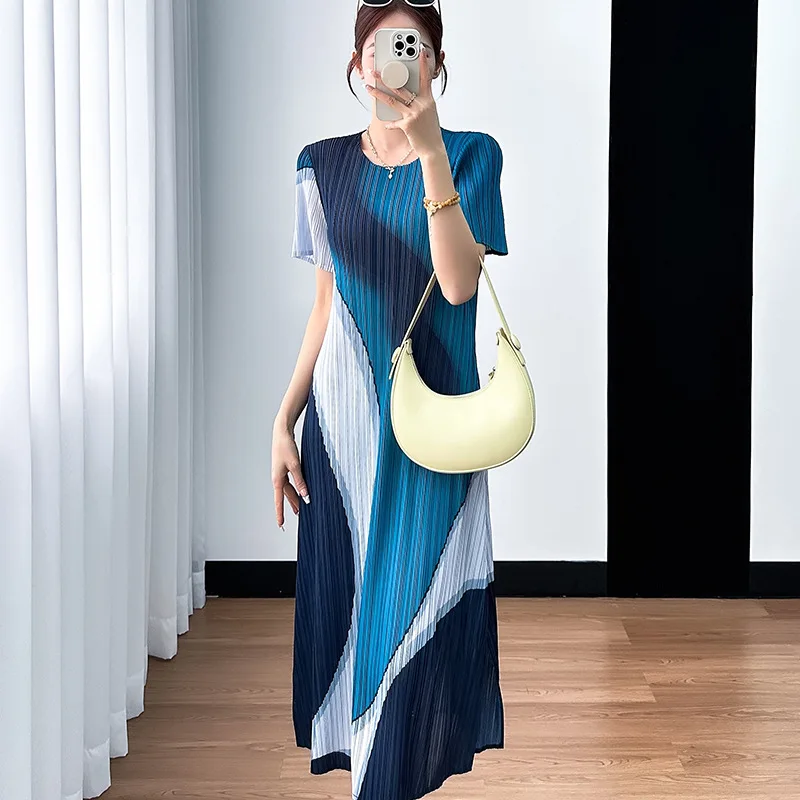 Miyake Pleated Skirt for Women 2024 Summer New Fashion Printed High-end Casual Short-sleeved Round Neck Pleated Mid-length Dress
Miyake Pleated Skirt for Women 2024 Summer New Fashion Printed High-end Casual Short-sleeved Round Neck Pleated Mid-length Dress