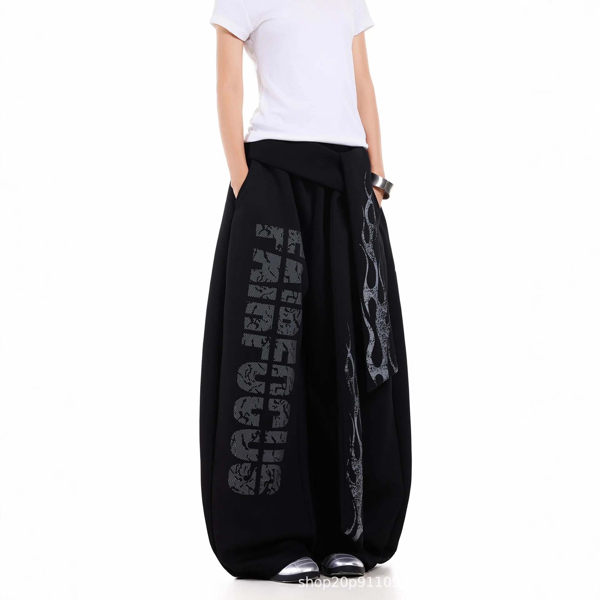 unisex wide leg pants 2025 Retro Niche Sweatpants Letter Flame Ribbon Design Streetwear Inspired Loose Straight Wide Leg Pants
unisex wide leg pants 2025 Retro Niche Sweatpants Letter Flame Ribbon Design Streetwear Inspired Loose Straight Wide Leg Pants