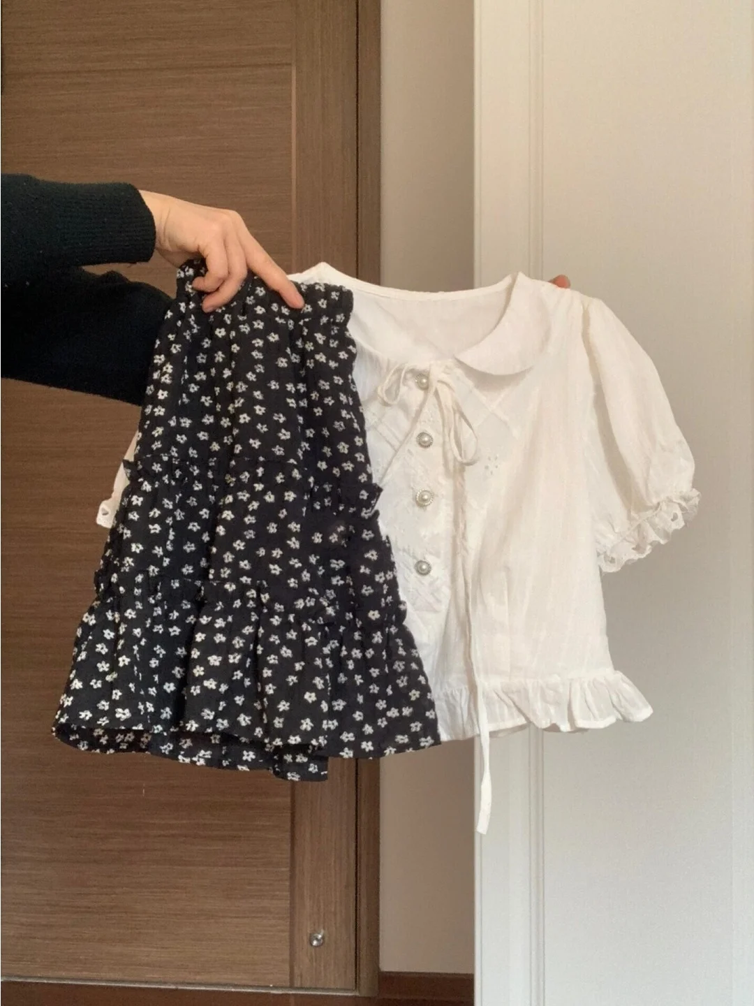 Floral Print Cake Skirt Short Sleeve White Top Two-Piece Set Women's Summer Fashion Casual Breathable High Waist Skirt
Floral Print Cake Skirt Short Sleeve White Top Two-Piece Set Women's Summer Fashion Casual Breathable High Waist Skirt