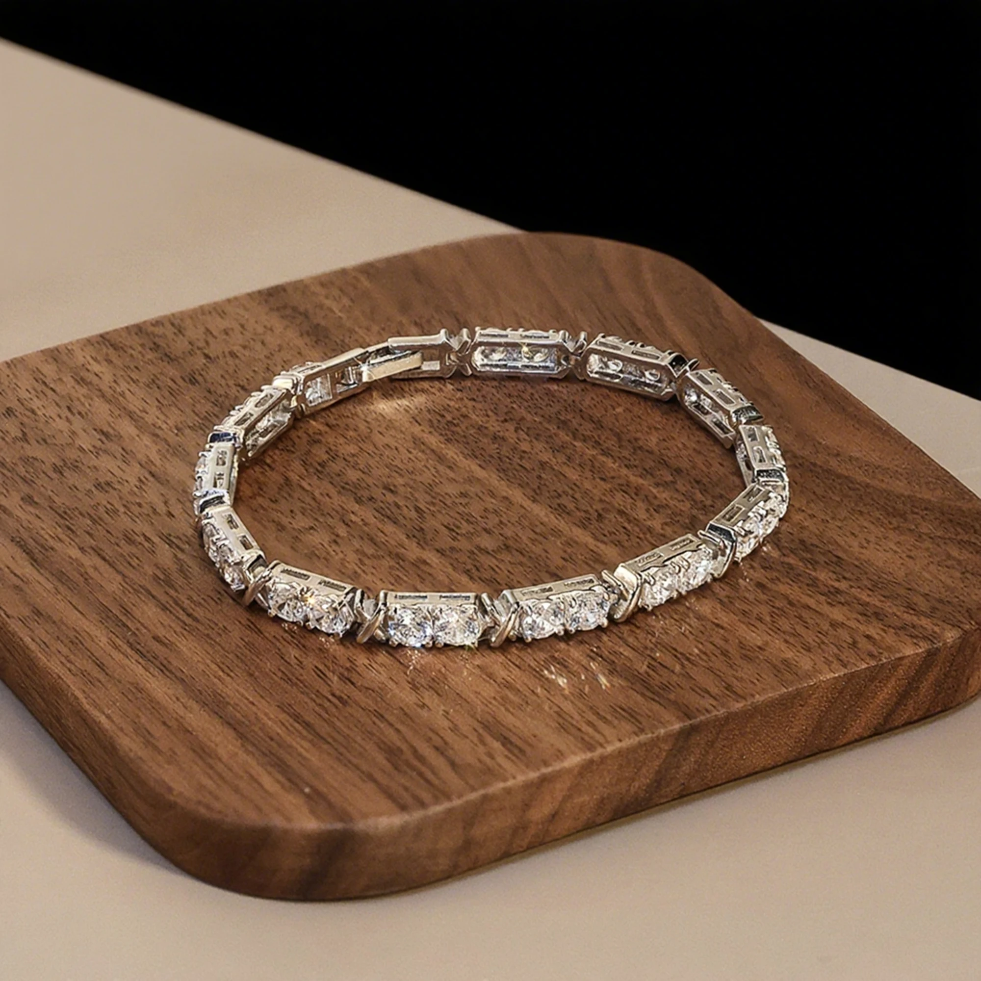 EFFIE QUEEN 925 Sterling Silver Tennis Chain Bracelet, 5A Cubic Oval Zirconia Ornament Fork Joint Four Size Selection Gift SB205
EFFIE QUEEN 925 Sterling Silver Tennis Chain Bracelet, 5A Cubic Oval Zirconia Ornament Fork Joint Four Size Selection Gift SB205