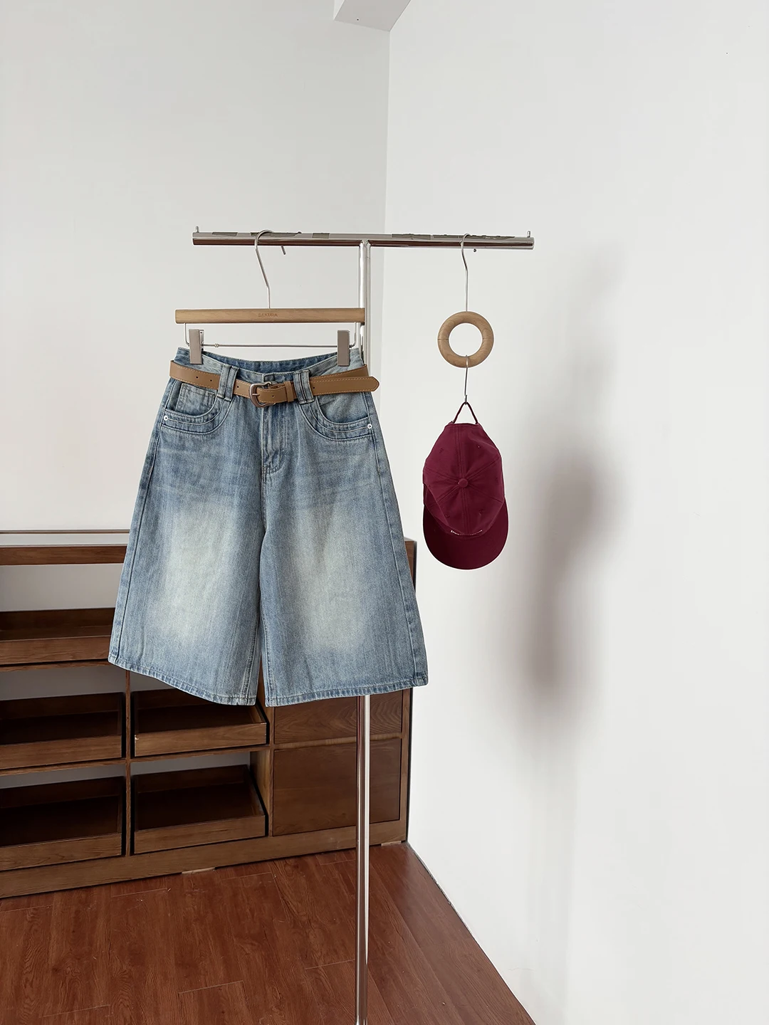 Retro American Blue High Waist Skinny Denim Capri Pants Women's Summer New Style Commuter Versatile Wide Leg Pants
Retro American Blue High Waist Skinny Denim Capri Pants Women's Summer New Style Commuter Versatile Wide Leg Pants