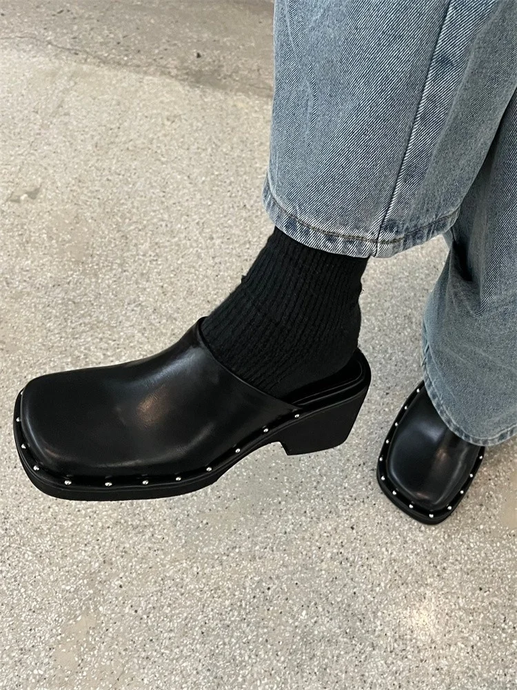 Женские тапочки в стиле Seoul с заклепками, украшенные массивным высоким каблуком, adient, модные персонализированные тапочки для бассейна
Женские тапочки в стиле Seoul с заклепками, украшенные массивным высоким каблуком, adient, модные персонализированные тапочки для бассейна