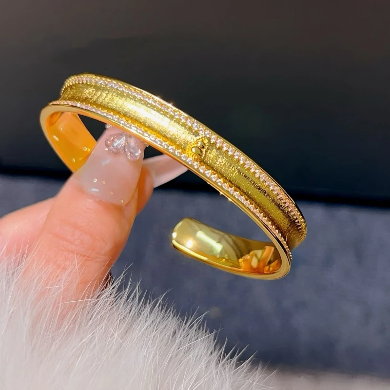 Europe and the United States classic hand-drawn process micro-inlaid zircon gourd bracelet, women light luxury all wedding jewel
Europe and the United States classic hand-drawn process micro-inlaid zircon gourd bracelet, women light luxury all wedding jewel