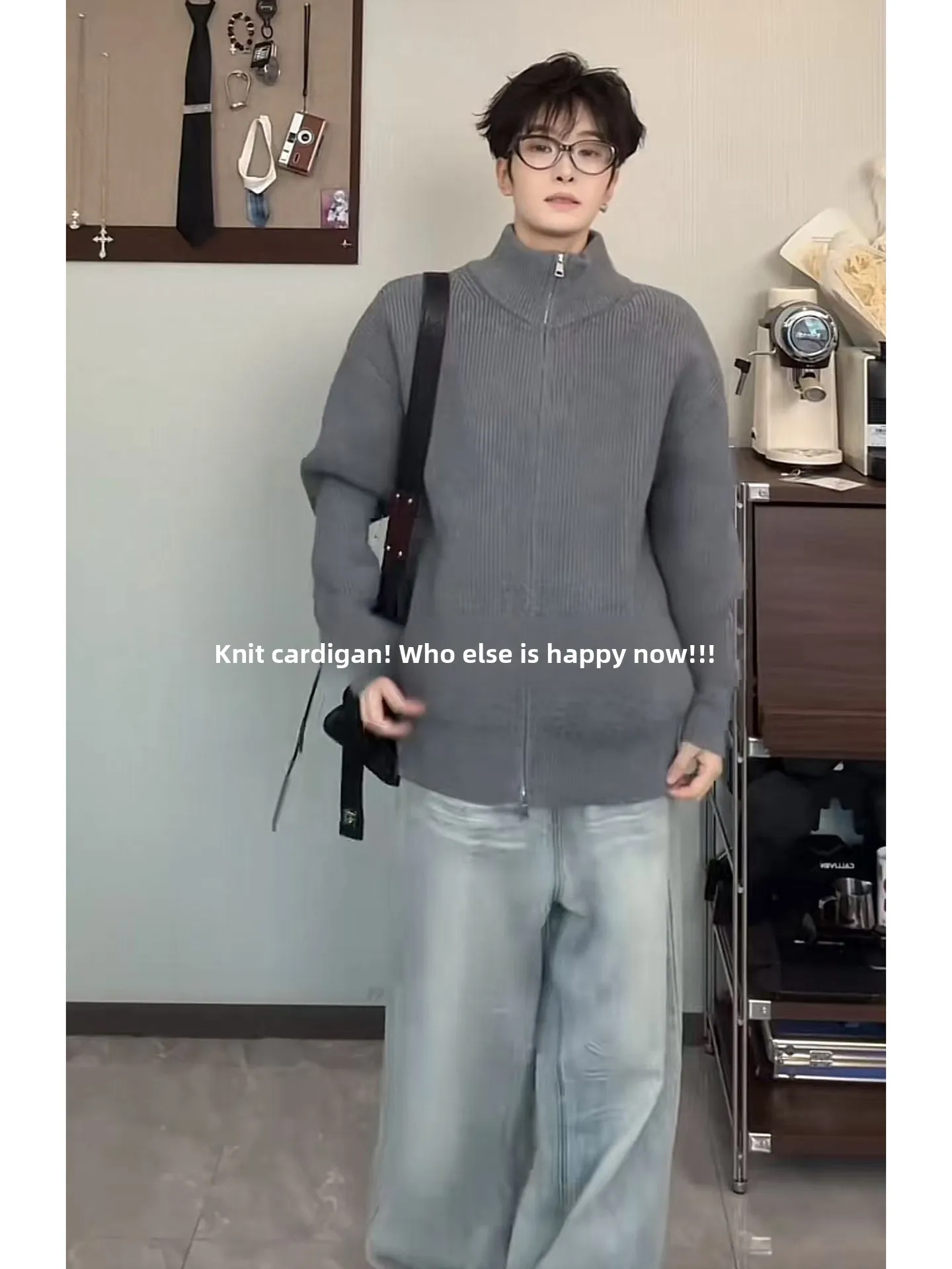 Мужской кардиган в американском ретро-стиле на молнии, осенний, с высоким воротником, вязаный свитер-жакет свободного кроя, теплый, с длинными рукавами, верхняя одежда
Мужской кардиган в американском ретро-стиле на молнии, осенний, с высоким воротником, вязаный свитер-жакет свободного кроя, теплый, с длинными рукавами, верхняя одежда