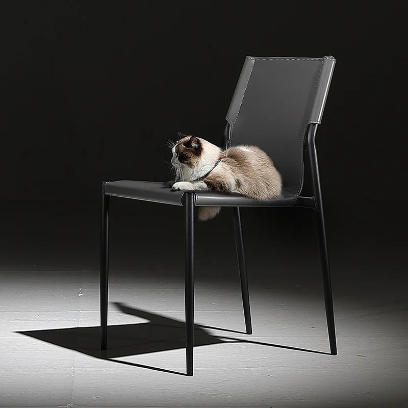 Легкий роскошный кожаный обеденный стул с седлом, дизайнерская модель комнаты, домашний стул со спинкой
Легкий роскошный кожаный обеденный стул с седлом, дизайнерская модель комнаты, домашний стул со спинкой