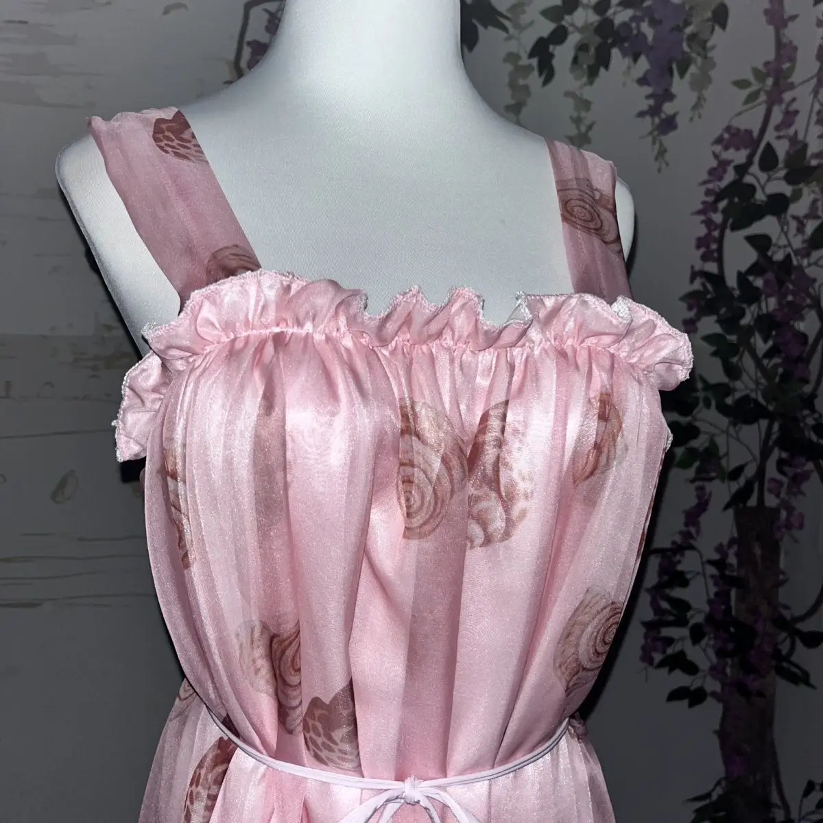 Man Sexy Glossy Sissy Ruffles Suspender Long Dress 2 Layers Tulle Outside Satin Inside Women Night Dress Plus Size Sleeping Robe
Man Sexy Glossy Sissy Ruffles Suspender Long Dress 2 Layers Tulle Outside Satin Inside Women Night Dress Plus Size Sleeping Robe