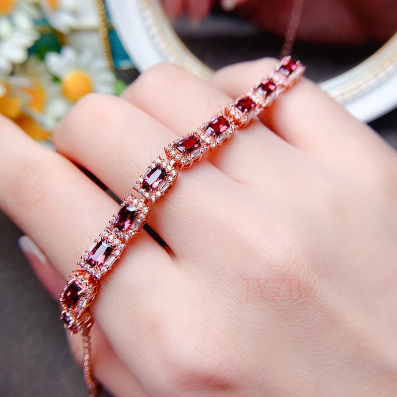 Exquisite light luxury handmade 925 silver inlaid natural garnet bracelet female exquisite bracelet ins niche accessories
Exquisite light luxury handmade 925 silver inlaid natural garnet bracelet female exquisite bracelet ins niche accessories