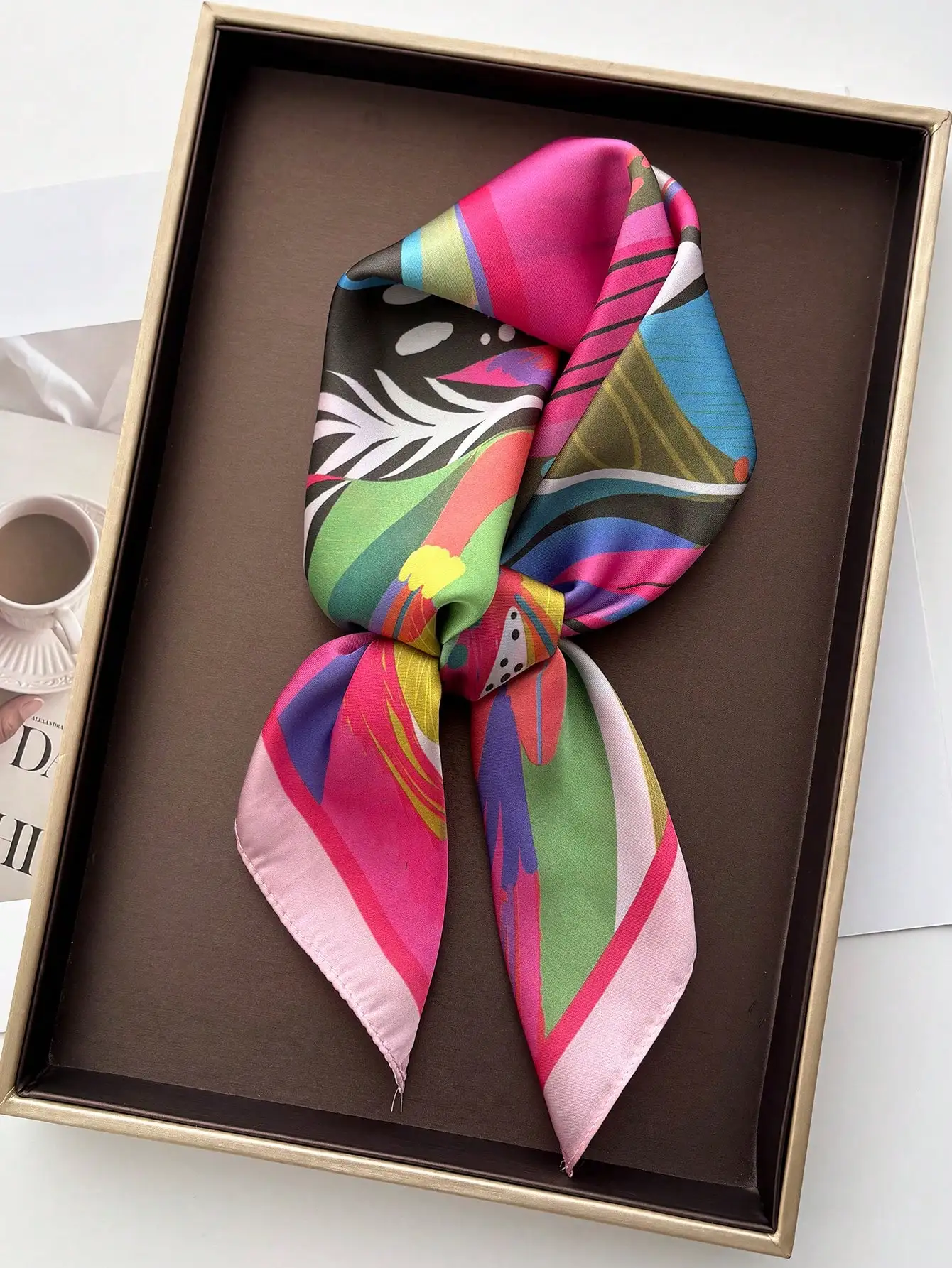 1pc Women's Elegant Retro Printed Lightweight Satin Square Faux Silk Scarf, Bohemian Style Casual Ladies Neck Scarf, Shawl, Thin & Comfortable Women's Headscarf, Suitable For Spring/Summer Daily Wear And Outings,Beach,Holiday
1pc Women's Elegant Retro Printed Lightweight Satin Square Faux Silk Scarf, Bohemian Style Casual Ladies Neck Scarf, Shawl, Thin & Comfortable Women's Headscarf, Suitable For Spring/Summer Daily Wear And Outings,Beach,Holiday