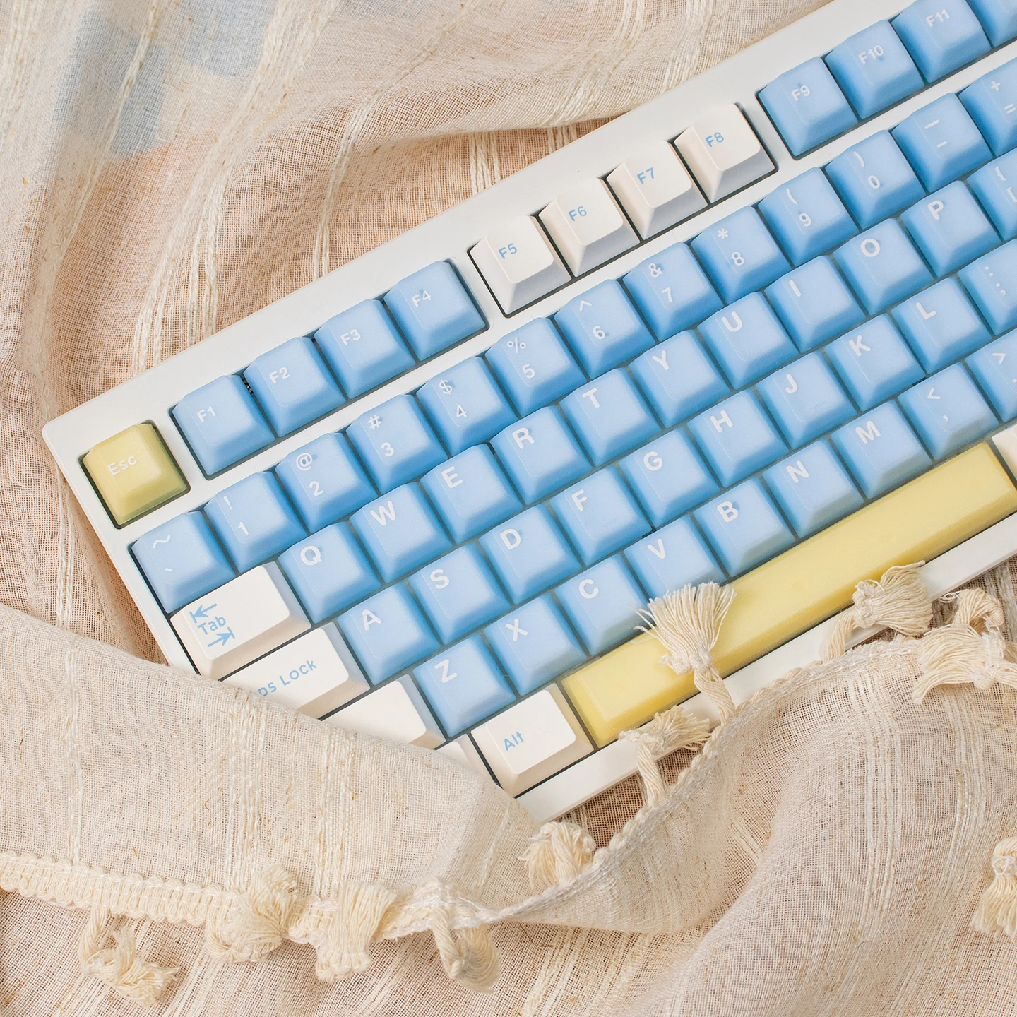 Sea Salt keycaps 164 keys Blue Translucent keycaps Double Shot Cherry Profile PBT PC keycap For 64/87/96/104 Mechanical keyboard
Sea Salt keycaps 164 keys Blue Translucent keycaps Double Shot Cherry Profile PBT PC keycap For 64/87/96/104 Mechanical keyboard