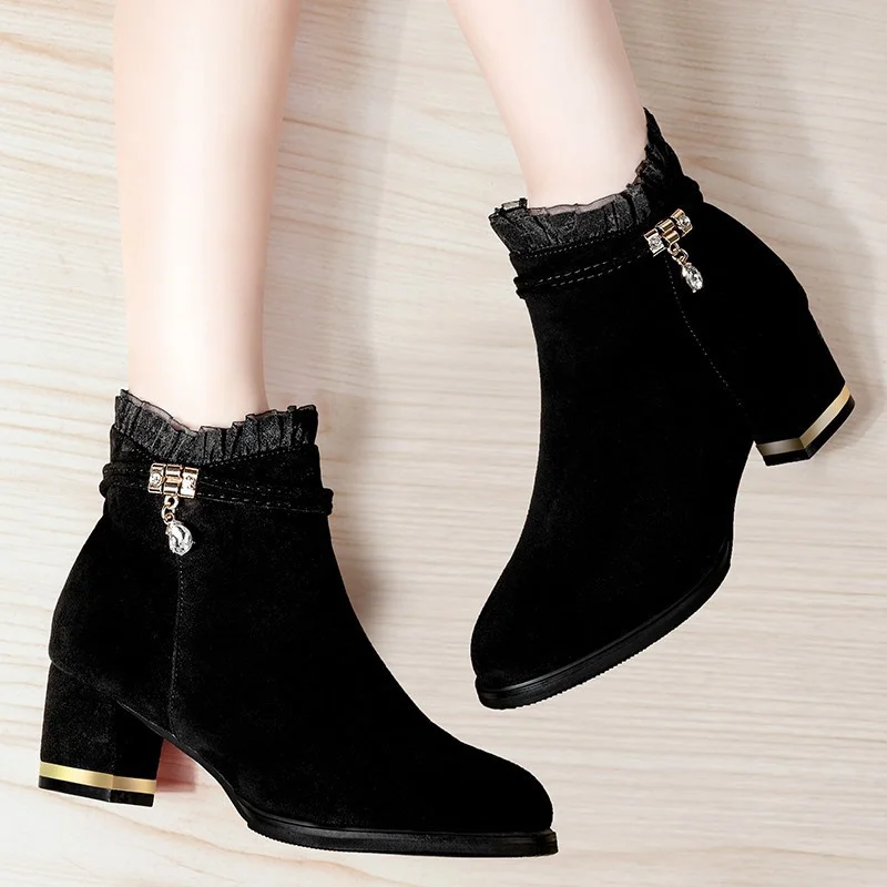 2023 New Autumn Fashion Boots Women Fur Winter Warm Pointed Ankle Boots Sexy High Heel Rhinestone Decoration Boots
2023 New Autumn Fashion Boots Women Fur Winter Warm Pointed Ankle Boots Sexy High Heel Rhinestone Decoration Boots