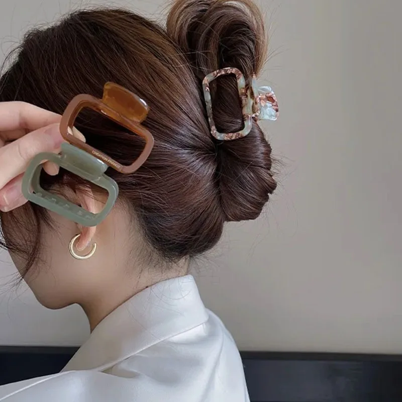 New Retro Hollowed Out Acetate Grab Clip Elegant Korean Crab Ponytail Braid Grab Clip Accessories for Girls Jewelry Gifts
New Retro Hollowed Out Acetate Grab Clip Elegant Korean Crab Ponytail Braid Grab Clip Accessories for Girls Jewelry Gifts