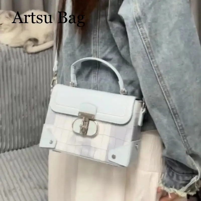 Luxury Design Texture Small Square Bag Women Handbag Fashionable Shoulder Bag Versatile Casual Color Contrast Crossbody Bag
Luxury Design Texture Small Square Bag Women Handbag Fashionable Shoulder Bag Versatile Casual Color Contrast Crossbody Bag