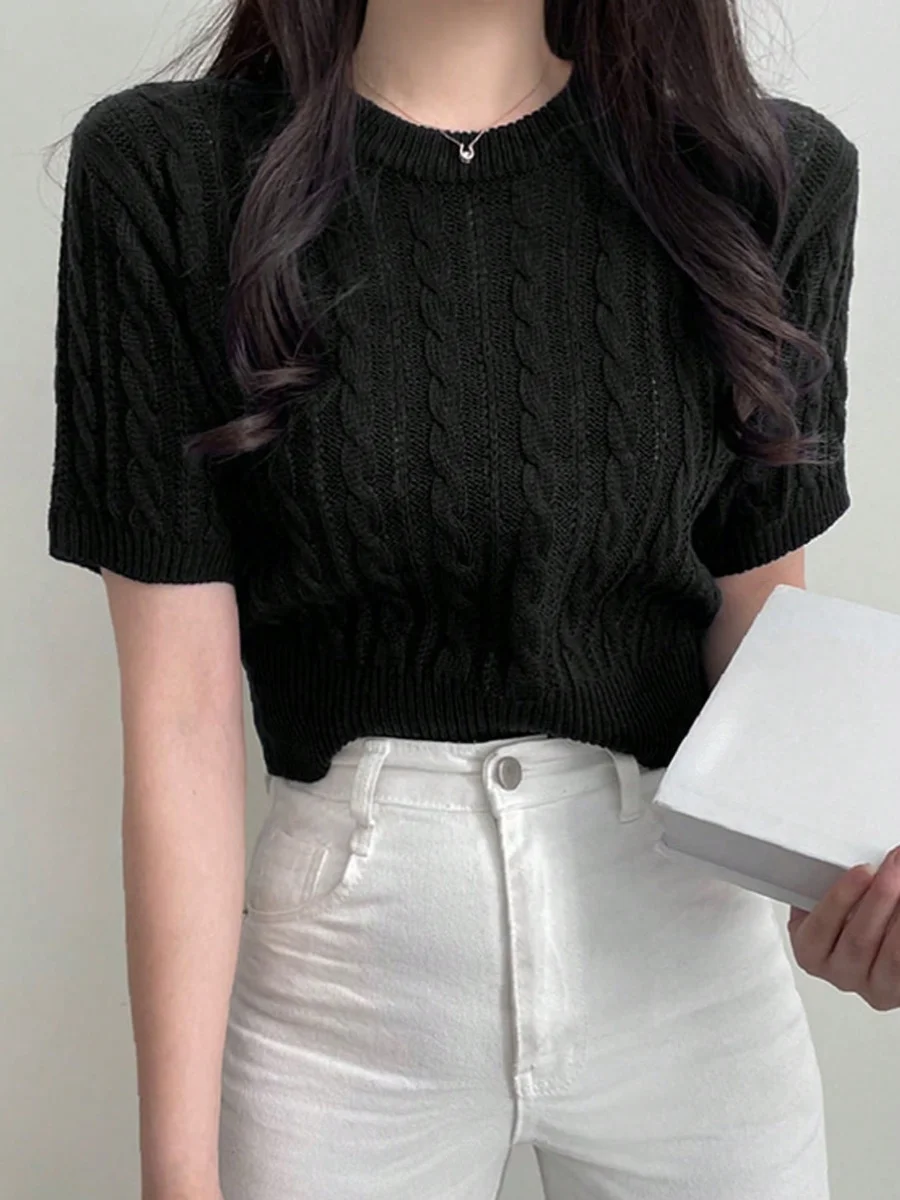 Retro Dongda Gate Summer Knitted Short Sleeve Top Women's Loose Fit Short Length Twist Design Black Knitwear round Neck
Retro Dongda Gate Summer Knitted Short Sleeve Top Women's Loose Fit Short Length Twist Design Black Knitwear round Neck
