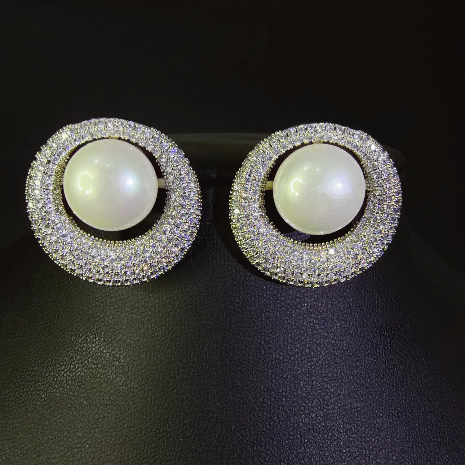 silver color stud earrings for women shiny jewelry shiny zircon round circle stud earrings elegant new jewelry gala event party
silver color stud earrings for women shiny jewelry shiny zircon round circle stud earrings elegant new jewelry gala event party