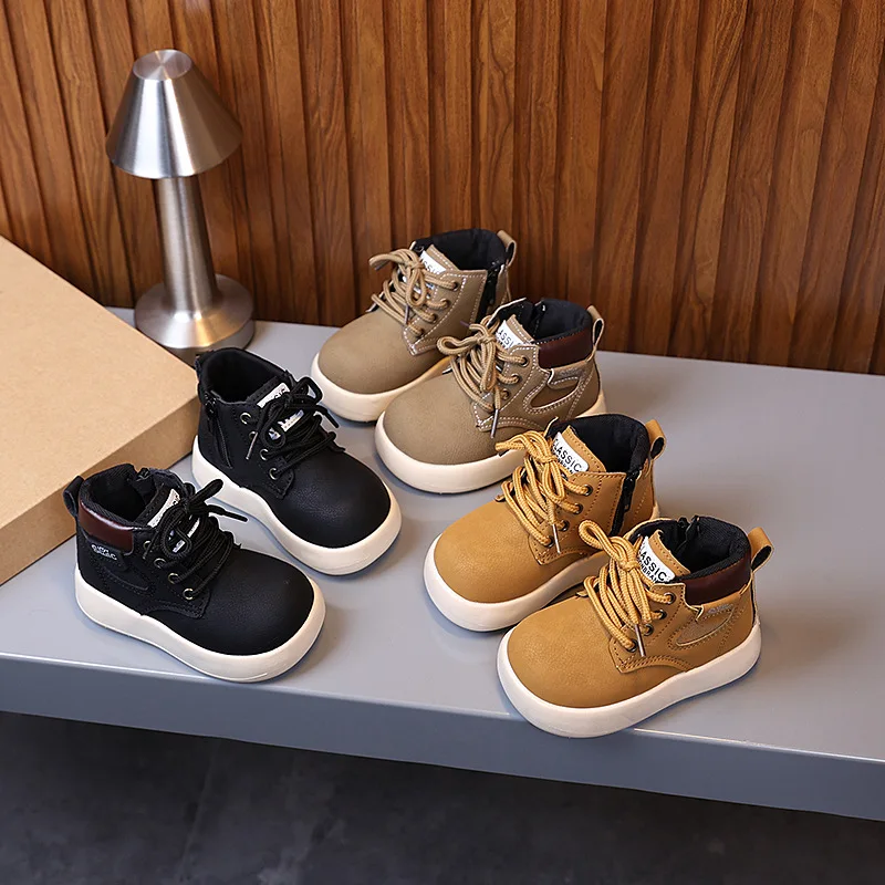 Модные детские сапоги до щиколотки для маленьких мальчиков и девочек, весенне-осенняя зимняя кожаная обувь для девочек, детские короткие сапоги на толстой подошве
Модные детские сапоги до щиколотки для маленьких мальчиков и девочек, весенне-осенняя зимняя кожаная обувь для девочек, детские короткие сапоги на толстой подошве