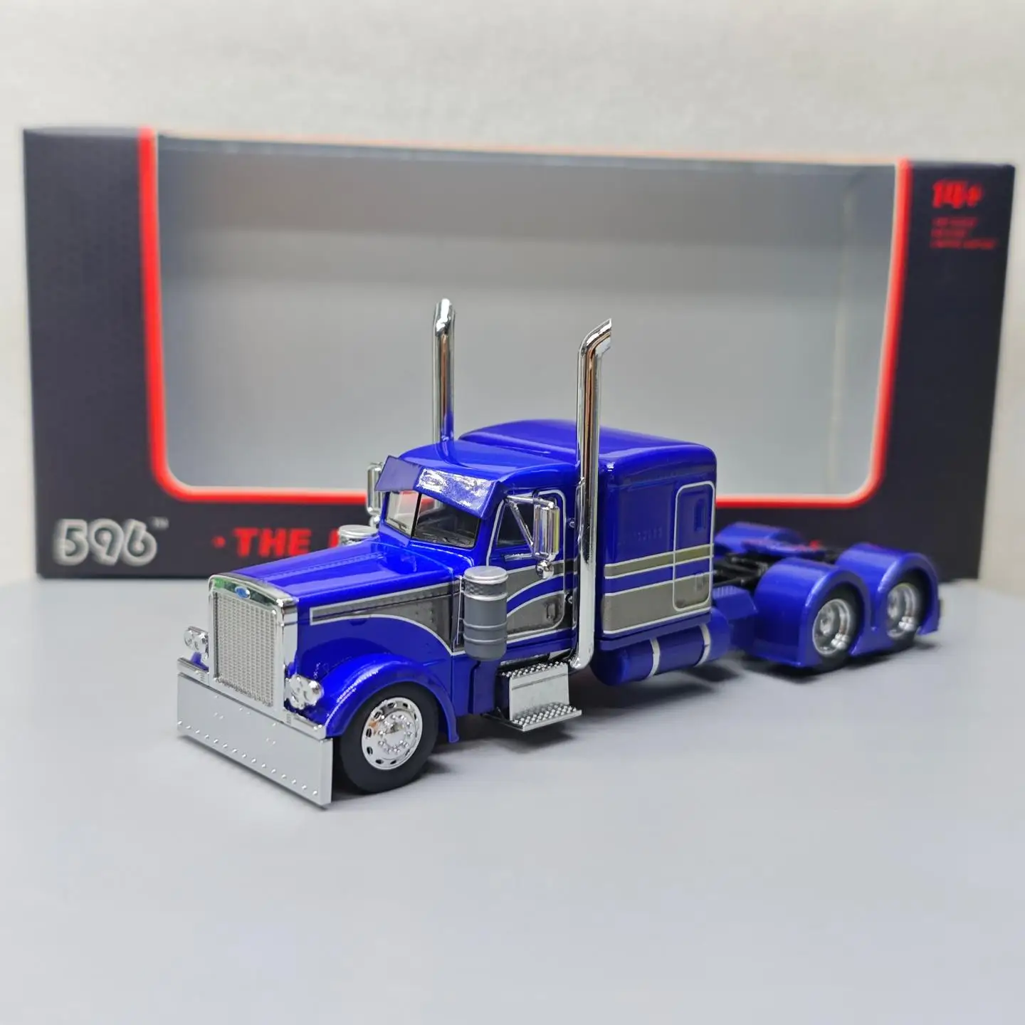 596 1:64 Peterbilt 379, имитация грузовика, модель автомобиля, коллекция игрушек из сплава, украшение, подарок
596 1:64 Peterbilt 379, имитация грузовика, модель автомобиля, коллекция игрушек из сплава, украшение, подарок