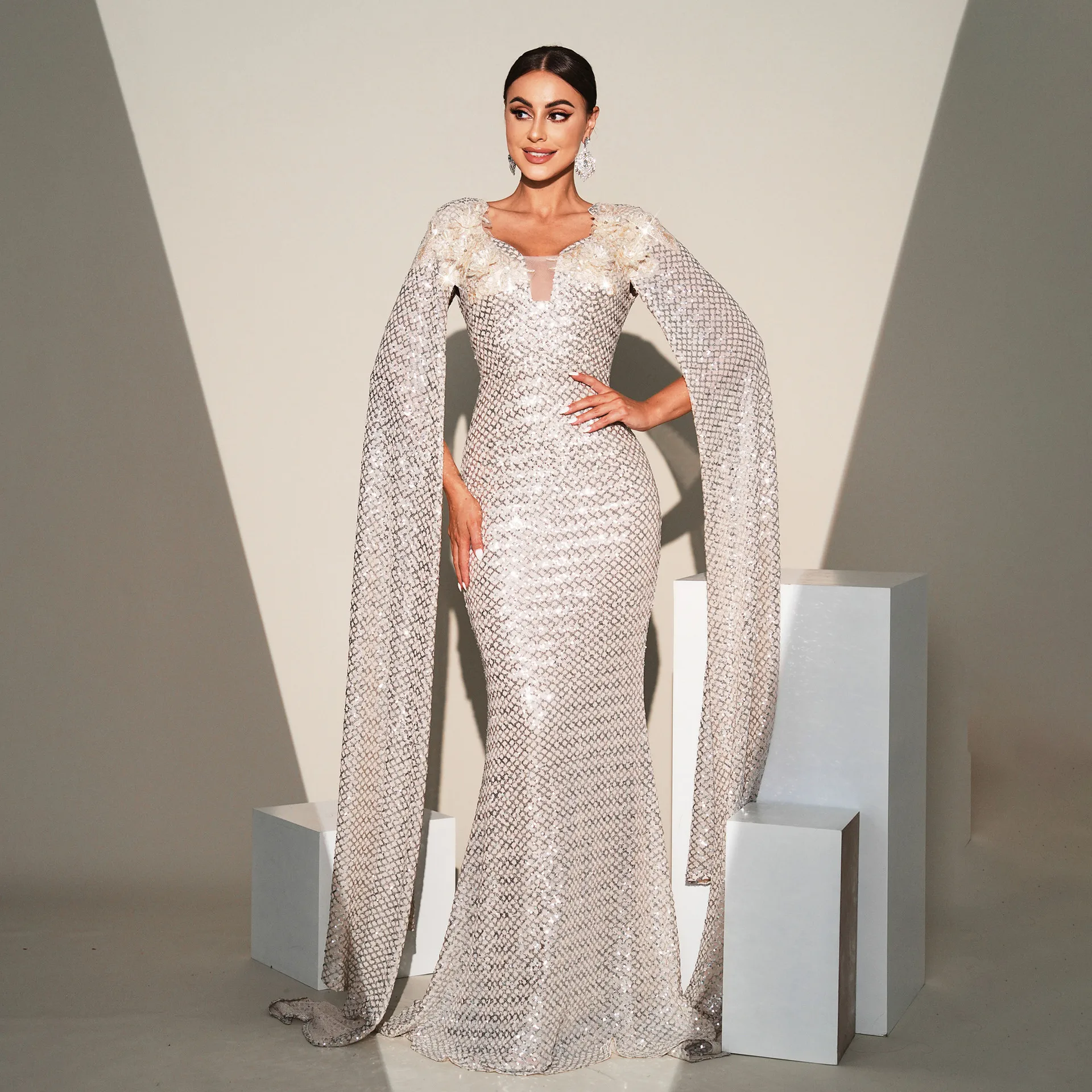 High-end long-sleeved temperament V-neck long sequins online banquet evening dresses bridesmaid dress women dance costume
High-end long-sleeved temperament V-neck long sequins online banquet evening dresses bridesmaid dress women dance costume