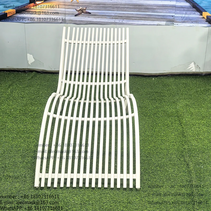 White Coated Aluminium Outdoor Lounger - Modern poolside terrace sunbed
White Coated Aluminium Outdoor Lounger - Modern poolside terrace sunbed