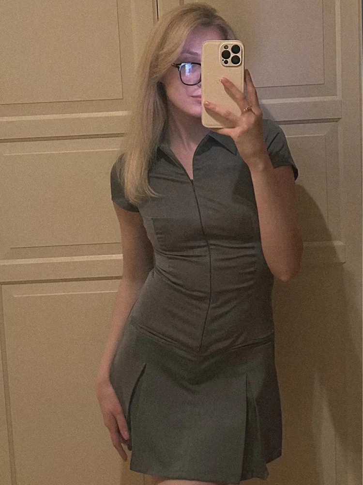 SIYANG 2024 Summer Women Office Pleated Dress Short Sleeve Turn Down Collar Zipper Front Slim Feamle Mini Dress Y2K
SIYANG 2024 Summer Women Office Pleated Dress Short Sleeve Turn Down Collar Zipper Front Slim Feamle Mini Dress Y2K