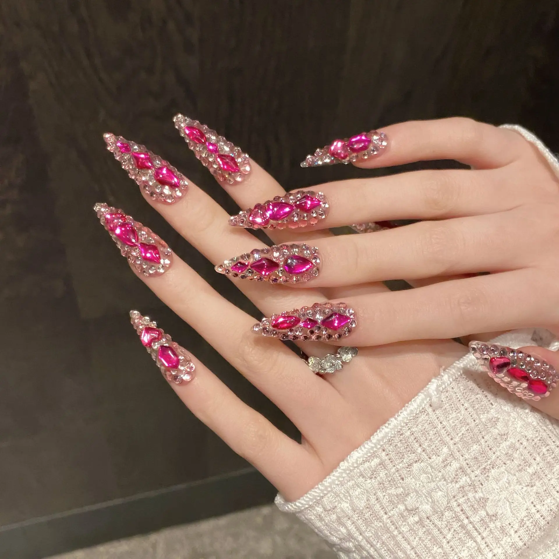 10pcs Handmade Press On Nails Luxury Full Flash Rose Red Diamond Decor False Nails Long French Fake Nail For Women Girl Party
10pcs Handmade Press On Nails Luxury Full Flash Rose Red Diamond Decor False Nails Long French Fake Nail For Women Girl Party