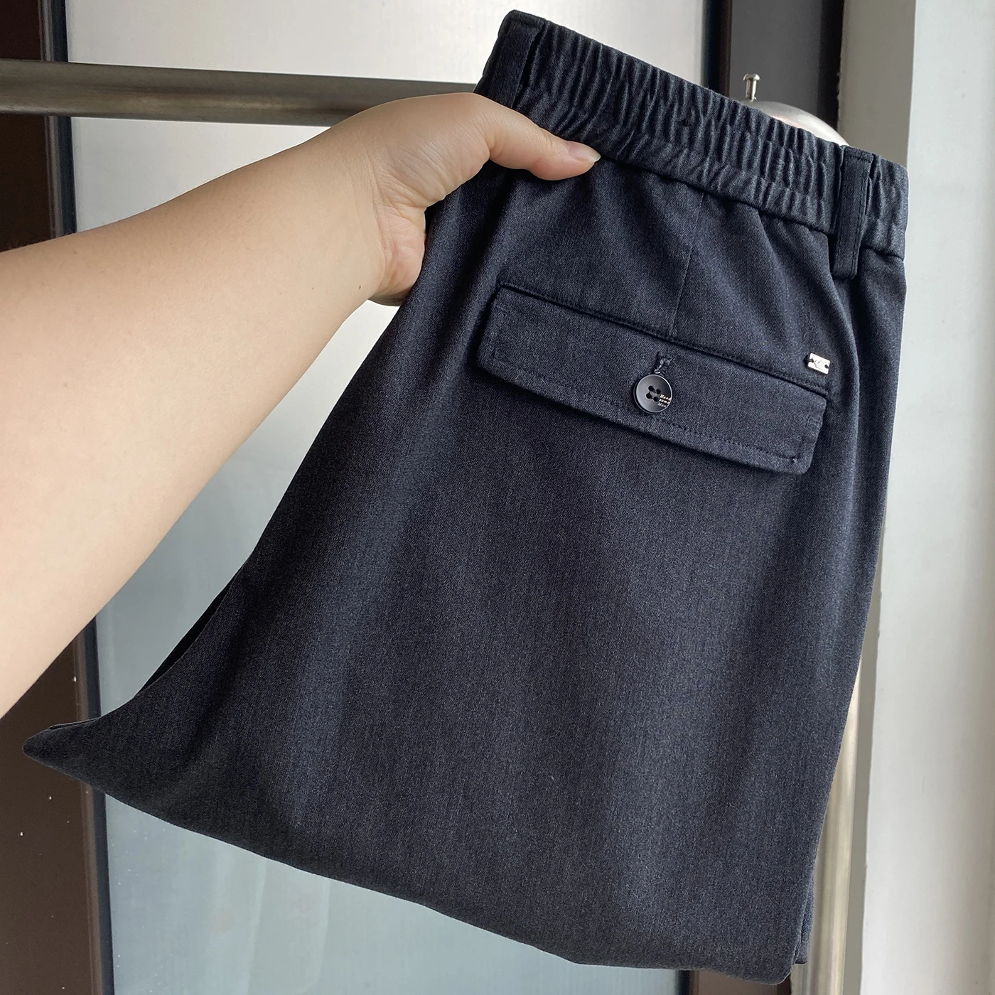 High-End Loose Fit Trousers for Men Nine-Piece Semi-Elastic Waist Cone ape Casual Cotton Blend Fabric Autumn Season
High-End Loose Fit Trousers for Men Nine-Piece Semi-Elastic Waist Cone ape Casual Cotton Blend Fabric Autumn Season