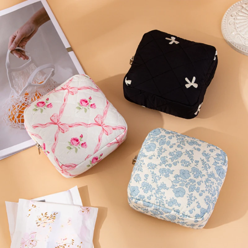 Fashion Sweet Square Clutch Cosmetic Bag Women Portable Makeup Pouch Tampon Sanitary Napkin Sanitary Pads Organizer Bag
Fashion Sweet Square Clutch Cosmetic Bag Women Portable Makeup Pouch Tampon Sanitary Napkin Sanitary Pads Organizer Bag