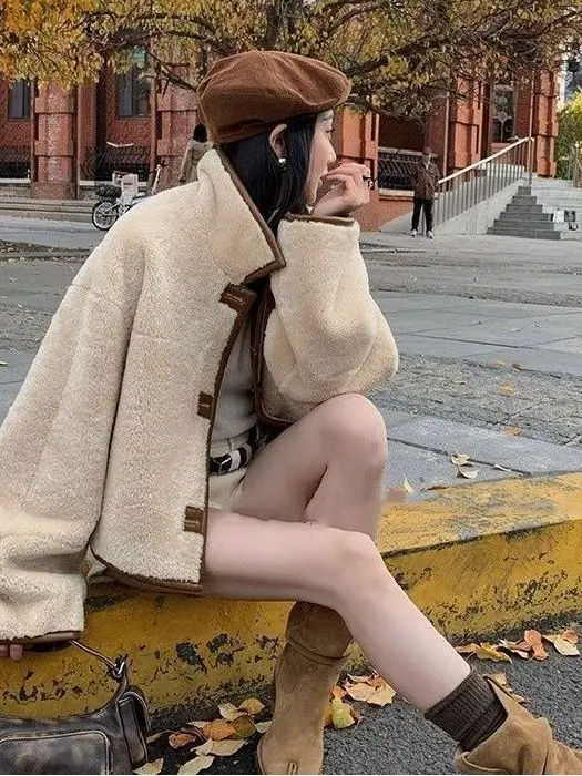 Ladies Faion Thiened ort Lamb Fur Jaet Double-Sided Wear Suede Vest Warm All-Match Sle Cact Size Women's Coat
Ladies Faion Thiened ort Lamb Fur Jaet Double-Sided Wear Suede Vest Warm All-Match Sle Cact Size Women's Coat