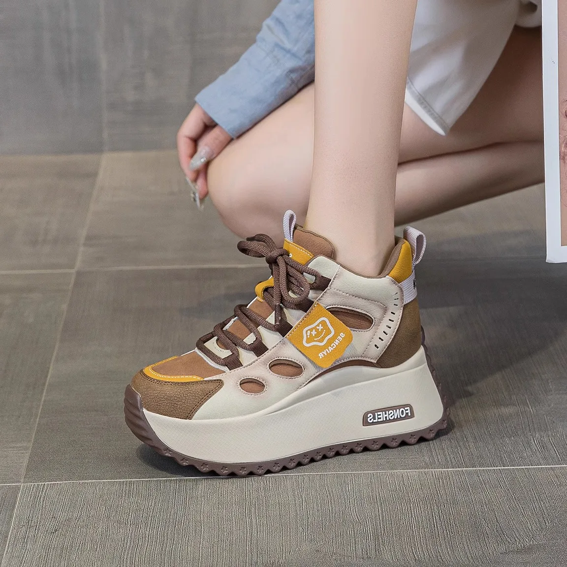Women's Sporty Versatile Thick Bottom Dad Shoes Leather Upper Breathable Mesh Inner Casual Fashion High Top Sneakers
Women's Sporty Versatile Thick Bottom Dad Shoes Leather Upper Breathable Mesh Inner Casual Fashion High Top Sneakers