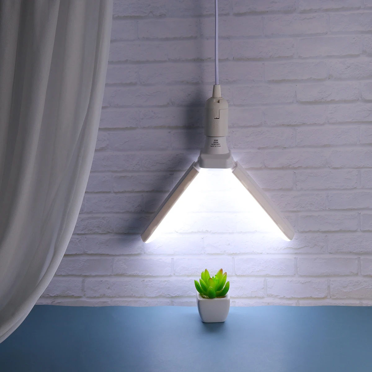 Foldable LED Light Bulb 2 Blades Lamp Fan Design E27 Base Energy Saving LED Bulbs for Home Garage Lighting
Foldable LED Light Bulb 2 Blades Lamp Fan Design E27 Base Energy Saving LED Bulbs for Home Garage Lighting