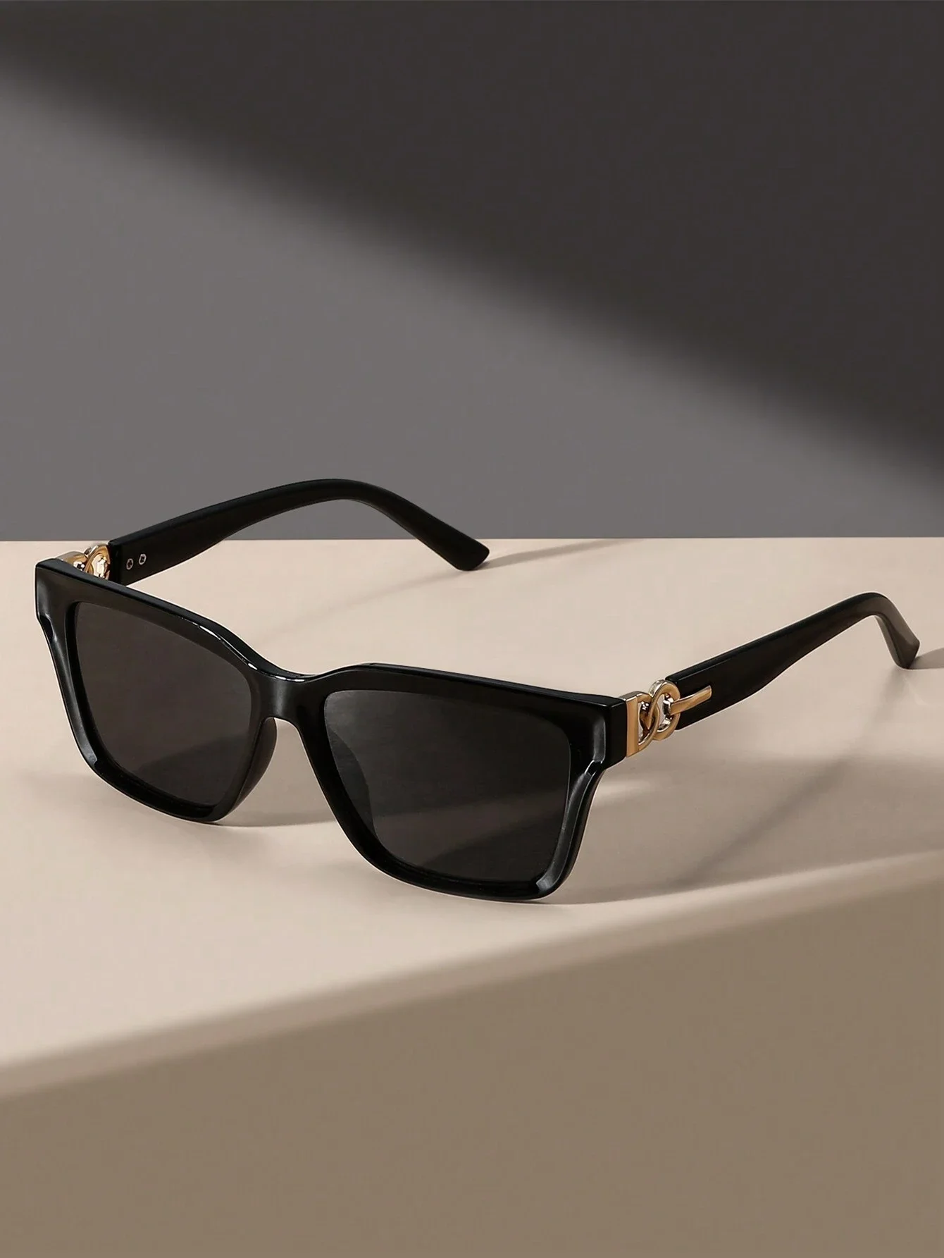 Geometric Frame Sunglasses For Women Fashion Square Sun Glasses Daily Wear
Geometric Frame Sunglasses For Women Fashion Square Sun Glasses Daily Wear