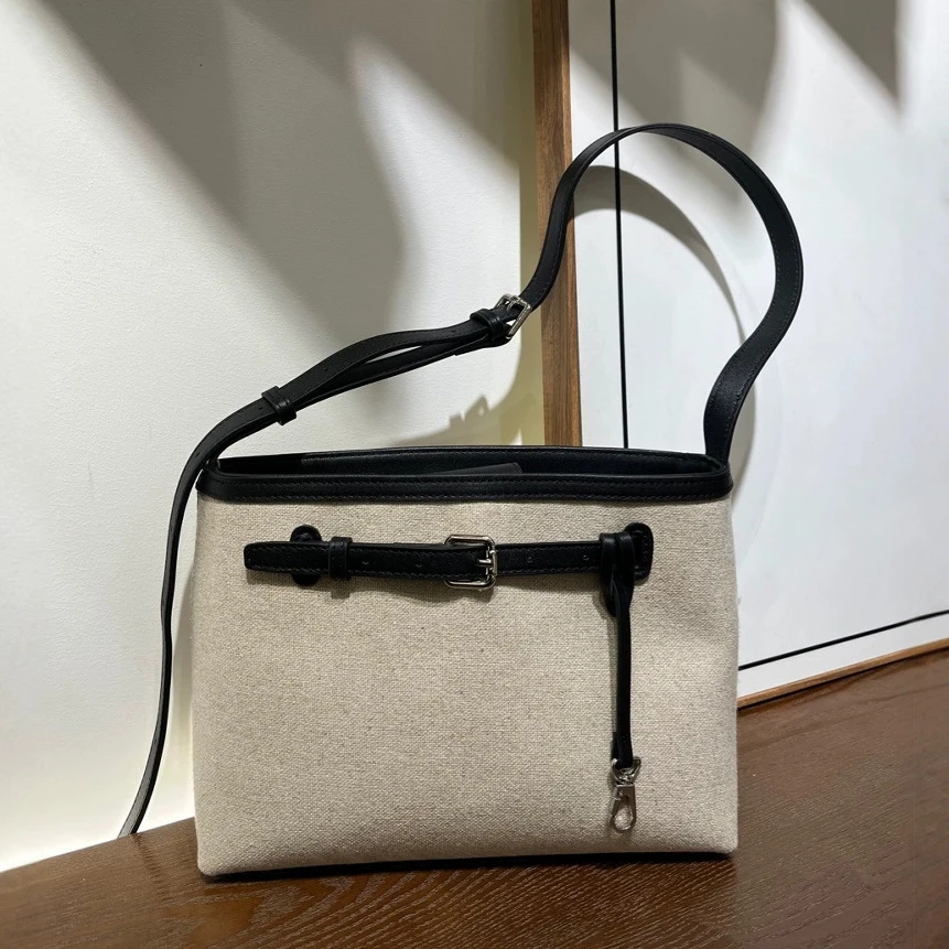 Genuine leather spliced linen underarm bag 2025 new niche design simple belt buckle bucket bag fashionable ladies shoulder bag
Genuine leather spliced linen underarm bag 2025 new niche design simple belt buckle bucket bag fashionable ladies shoulder bag
