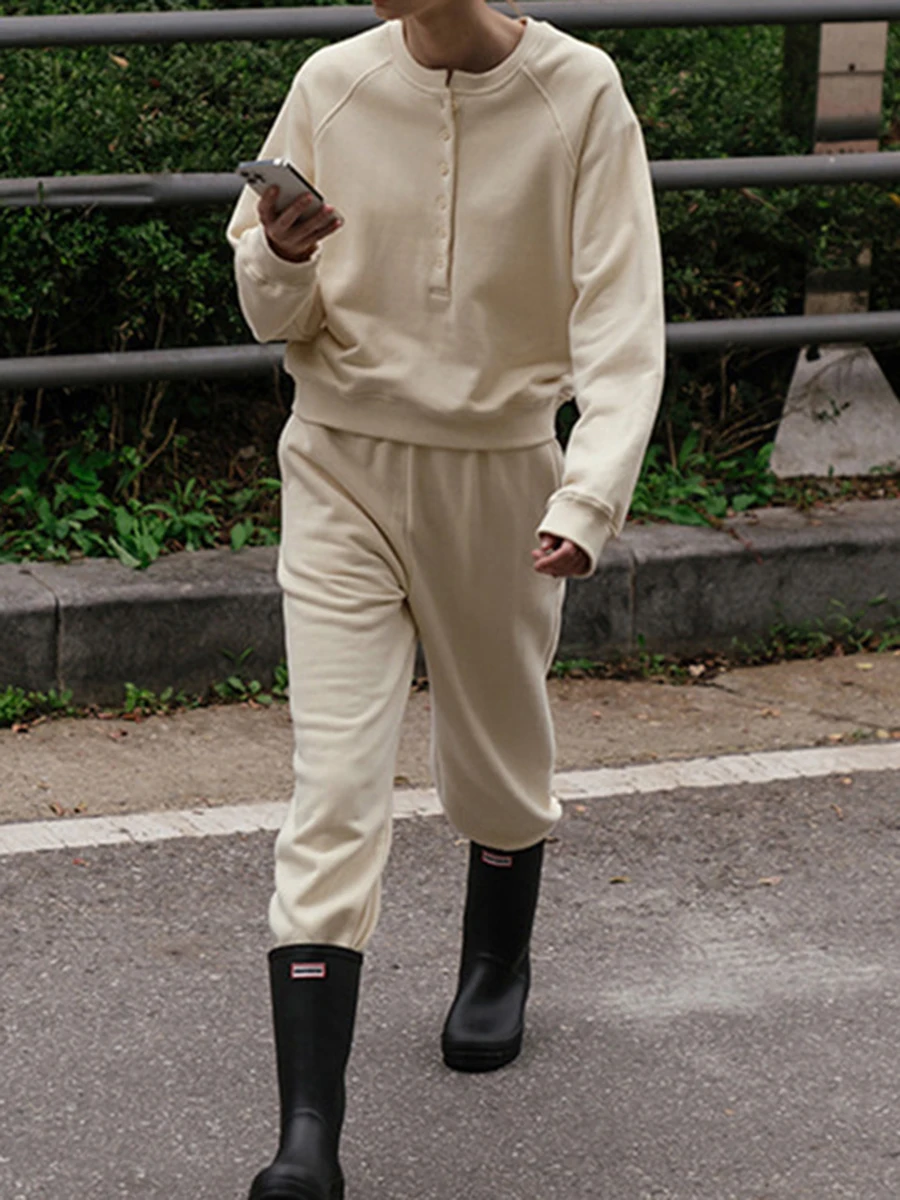 Однотонные простые спортивные штаны, комплект из 2 предметов, женский свитшот с круглым вырезом и длинными рукавами, осенний повседневный модный комплект спортивных штанов, новинка 2025 г.
Однотонные простые спортивные штаны, комплект из 2 предметов, женский свитшот с круглым вырезом и длинными рукавами, осенний повседневный модный комплект спортивных штанов, новинка 2025 г.