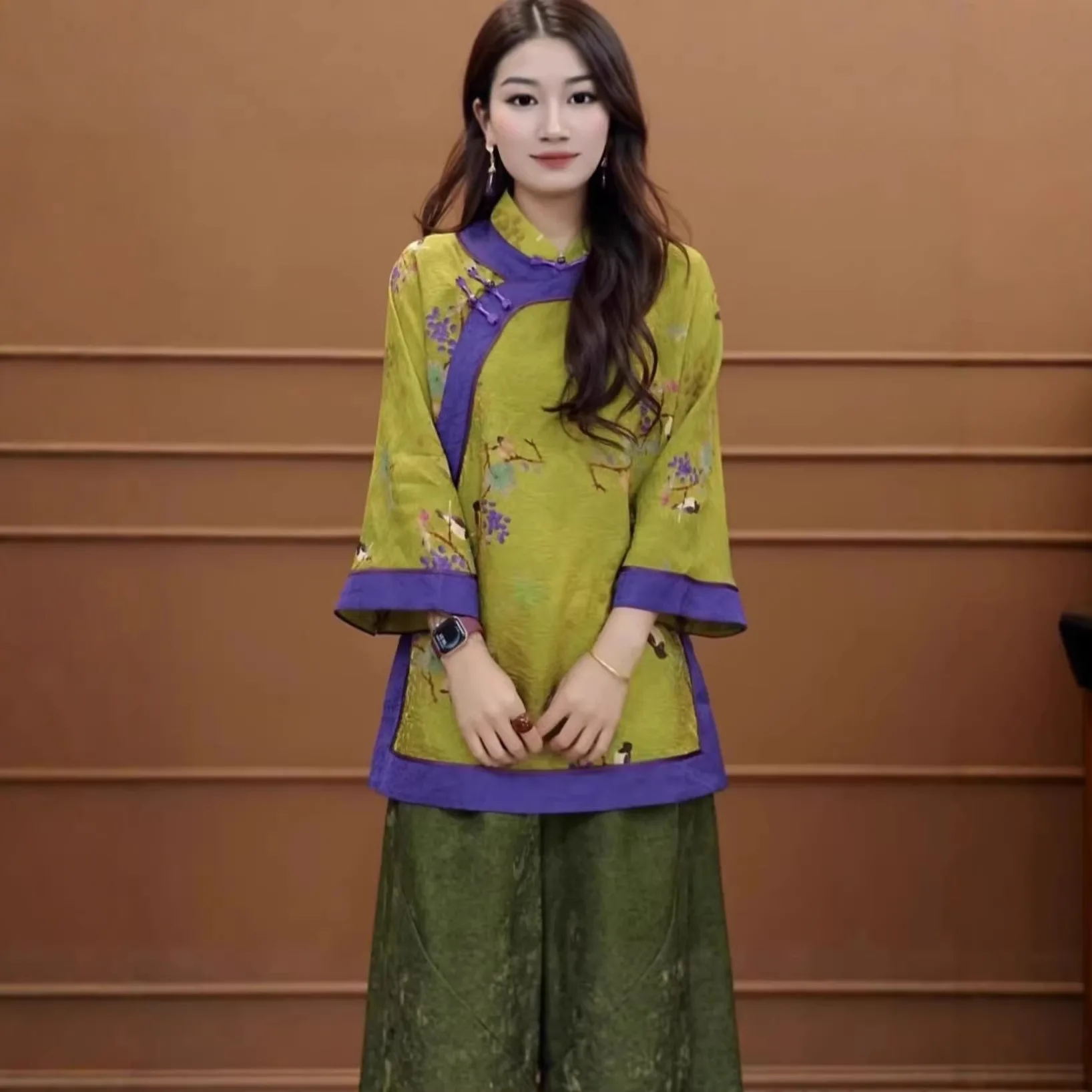 New 2026 Chinese Sle Women's irt Heavy Embroidery Old Material Xiangyun Silk Side Buttoned Top Loose Fit Long Sve Spring
New 2026 Chinese Sle Women's irt Heavy Embroidery Old Material Xiangyun Silk Side Buttoned Top Loose Fit Long Sve Spring