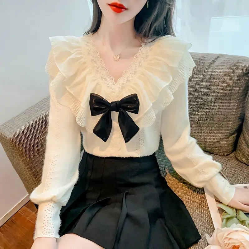 V-neck ruffled bow apricot velvet bottoming shirt with spliced lace top for women
V-neck ruffled bow apricot velvet bottoming shirt with spliced lace top for women