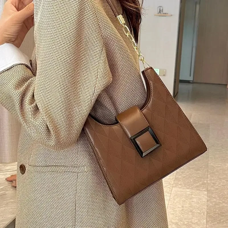 Women Fashion High-end Stylish Single-shoulder Crossbody Bucket Bag Ladies New Spring and Summer Collection Niche Design Bags
Women Fashion High-end Stylish Single-shoulder Crossbody Bucket Bag Ladies New Spring and Summer Collection Niche Design Bags