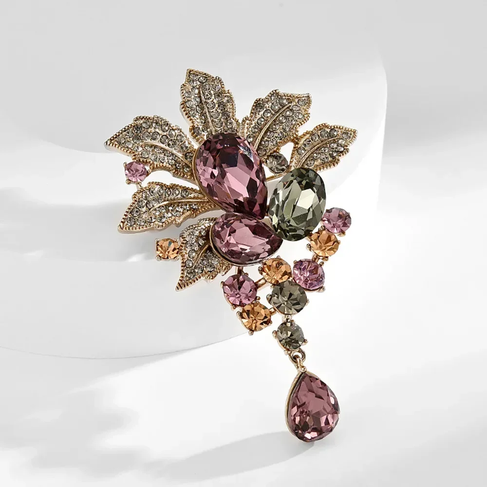 Fashion Maple Leaf Rhinestone Pendant Brooch for Women Elegant Versatile Clothing Accessories Safety Metal Pins Gift
Fashion Maple Leaf Rhinestone Pendant Brooch for Women Elegant Versatile Clothing Accessories Safety Metal Pins Gift
