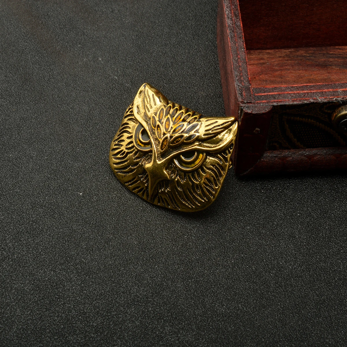Retro Owl Brooch For Men Breastpin Dressing Decoration Durable Anti-Rust Lightweight Portable Exquisite Design Gift Idea
Retro Owl Brooch For Men Breastpin Dressing Decoration Durable Anti-Rust Lightweight Portable Exquisite Design Gift Idea