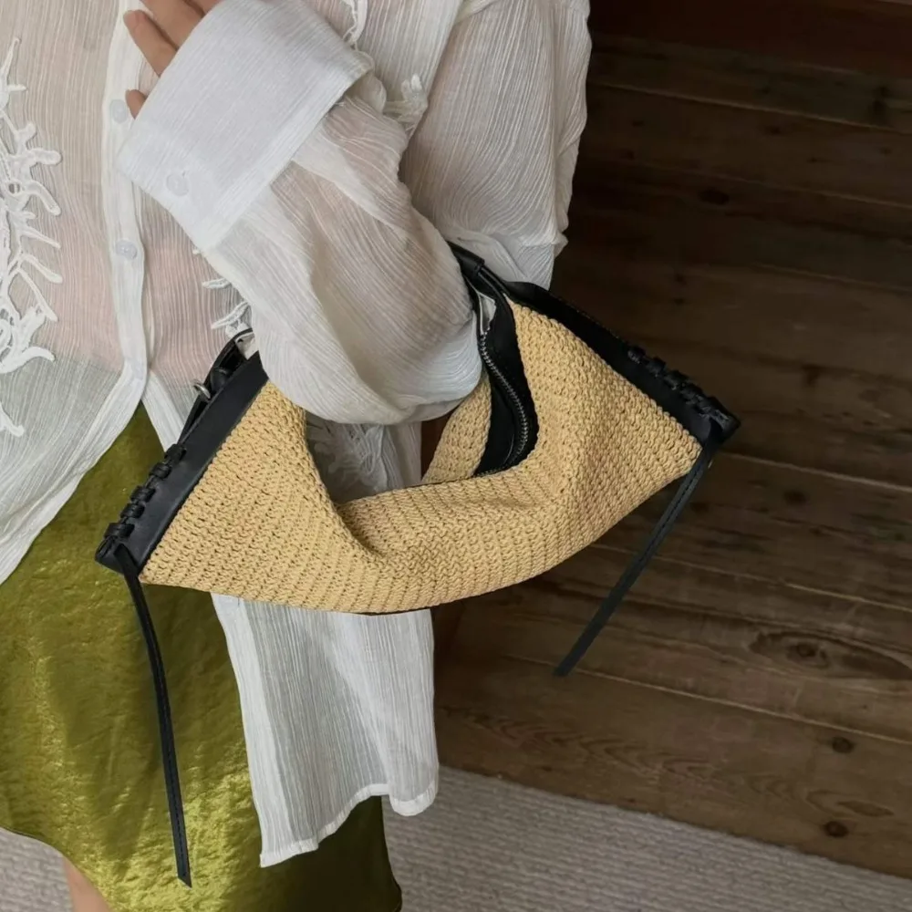 Niche Design Stylish Straw Contrast Color Flying Saucer Dumpling Fashion Women's Handheld Underarm Vacation Style Woven Handbag
Niche Design Stylish Straw Contrast Color Flying Saucer Dumpling Fashion Women's Handheld Underarm Vacation Style Woven Handbag