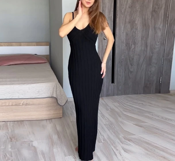 Knitted Holiday Style Sleeveless Black Dress Summer Women's V-Neck Sexy Waist Bag Hip Skirt Split Solid Color Strap Dress
Knitted Holiday Style Sleeveless Black Dress Summer Women's V-Neck Sexy Waist Bag Hip Skirt Split Solid Color Strap Dress