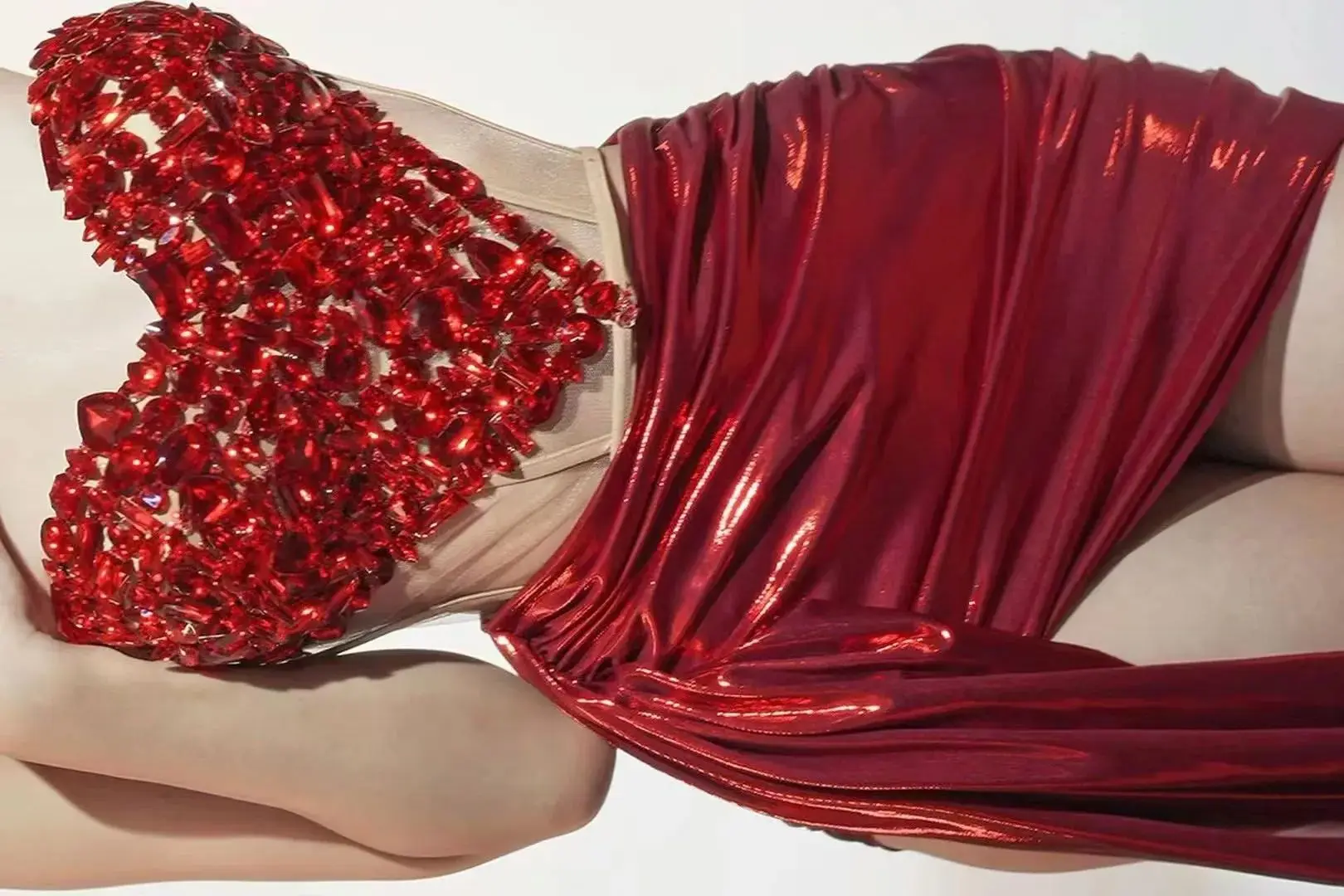 Love Crystals Top Skirt 2 Pcs Set Women Birthday Celebrate Party Nightclub Stage Performance Red Outfit Show Wear
Love Crystals Top Skirt 2 Pcs Set Women Birthday Celebrate Party Nightclub Stage Performance Red Outfit Show Wear