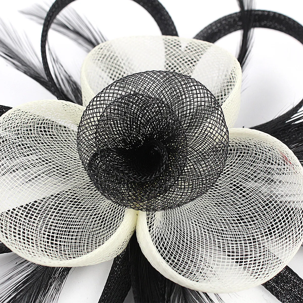 Элегантная заколка-фасцинатор для волос, свадебное украшение для женщин, черно-белая, стильная, для чаепития, выпускного, Пасхи, фестивалей, косплея
Элегантная заколка-фасцинатор для волос, свадебное украшение для женщин, черно-белая, стильная, для чаепития, выпускного, Пасхи, фестивалей, косплея