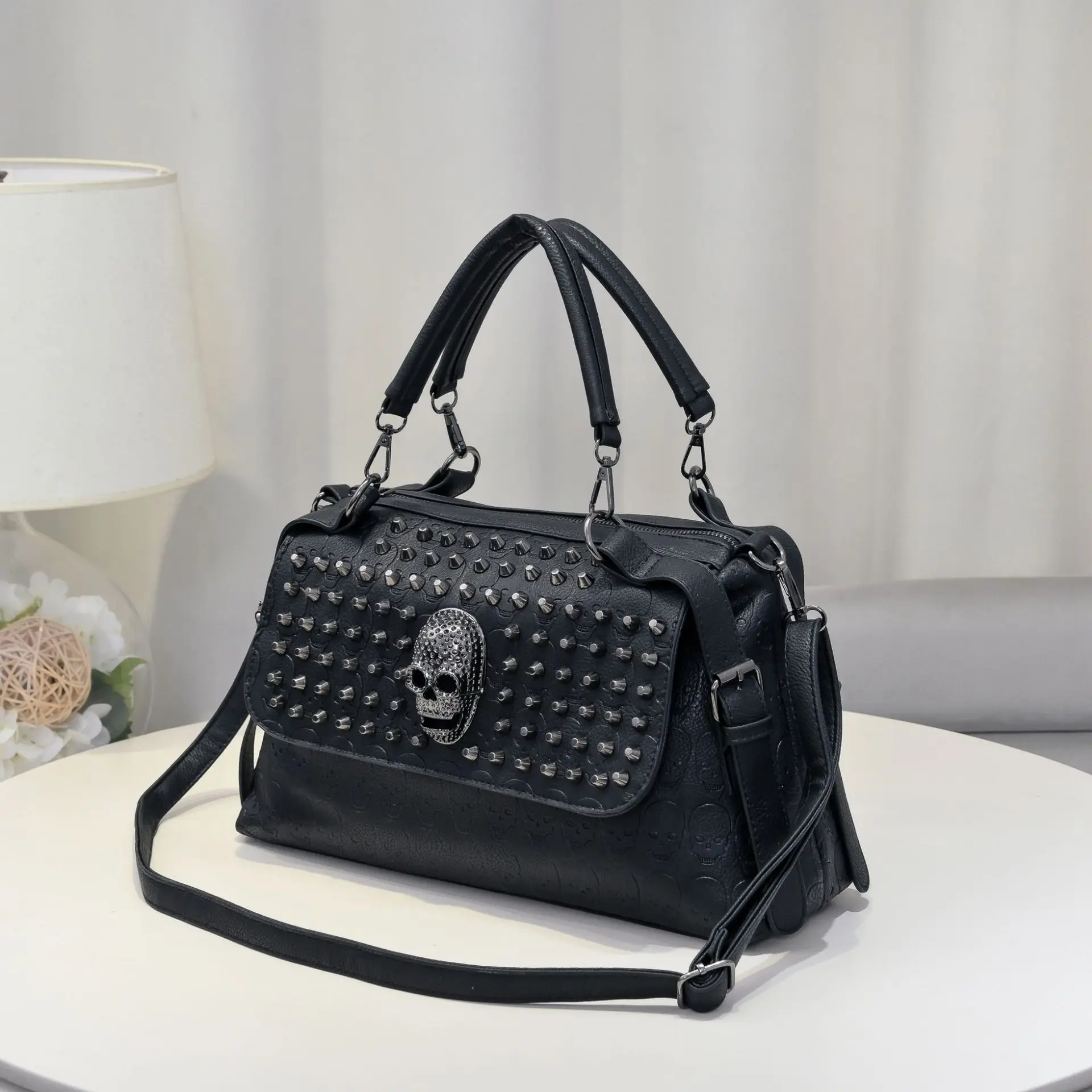 Gothic style handbag for women Tote Bag motorcycle style riveted Large Lady Bag Cross Body shoulder Skull messenger bag C166
Gothic style handbag for women Tote Bag motorcycle style riveted Large Lady Bag Cross Body shoulder Skull messenger bag C166