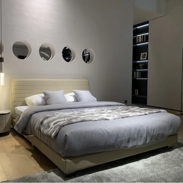 Американская светлая роскошная современная двуспальная спальня, простая атмосфера, элитная большая кровать с высокой спинкой, новая модная кожаная кровать
Американская светлая роскошная современная двуспальная спальня, простая атмосфера, элитная большая кровать с высокой спинкой, новая модная кожаная кровать