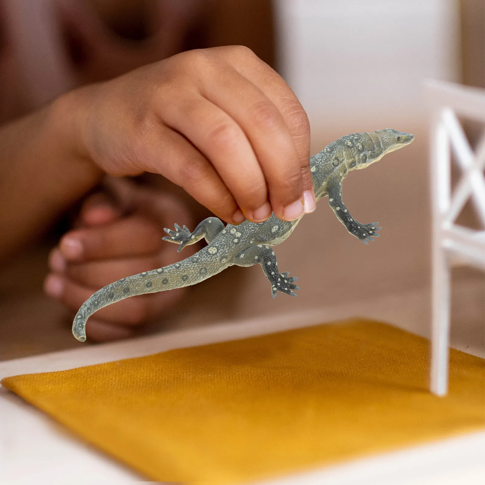 Lifelike Eye-Spotted Monitor Lizard Ornament Premium Plastic Animal Sculpture for Kids Cognitive Development Reptile-Themed
Lifelike Eye-Spotted Monitor Lizard Ornament Premium Plastic Animal Sculpture for Kids Cognitive Development Reptile-Themed