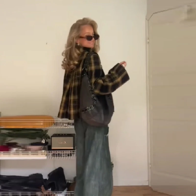 2025 New Casual Grid Stand Neck Short Jacket Vintage Full Sleeve Single Breasted Pocket Button Loose Coat Commuting Outwear
2025 New Casual Grid Stand Neck Short Jacket Vintage Full Sleeve Single Breasted Pocket Button Loose Coat Commuting Outwear