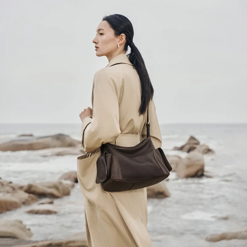 2026 New Fashion and Leisure Personalized Fur Vegetable Tanned Sheepskin Shoulder Portable Messenger Bag Large Capacity Tote Bag
2026 New Fashion and Leisure Personalized Fur Vegetable Tanned Sheepskin Shoulder Portable Messenger Bag Large Capacity Tote Bag